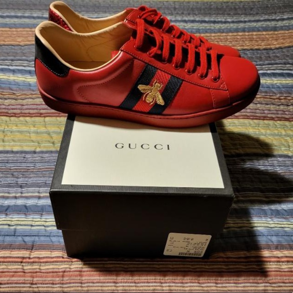 Gucci Men's Ace embroidered sneaker with bee